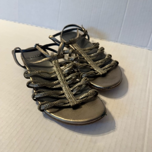 Stuart Weitzman Metallic Taupe Gray Strappy Buckle Back Thong Sandal Womens 7.5 - Picture 1 of 6